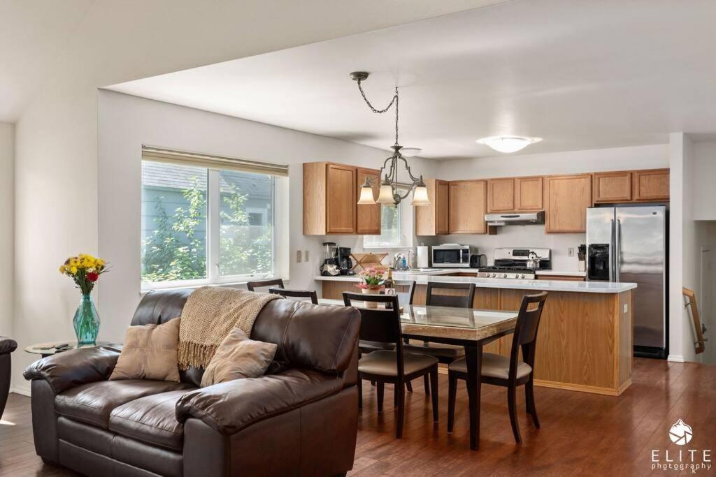 Coastal Place - Best Location In Downtown! Anchorage Exterior photo